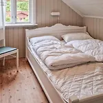 4 Bedroom Beautiful In בית נופש *