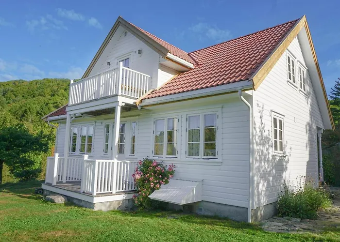 4 Bedroom Beautiful In *