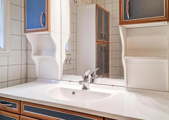 4 Bedroom Beautiful In *