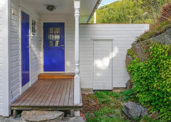 4 Bedroom Beautiful In Farsund
